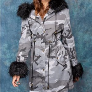 Coalition LA Gray & Black Camo Faux Fur-Trim Anorak - Women